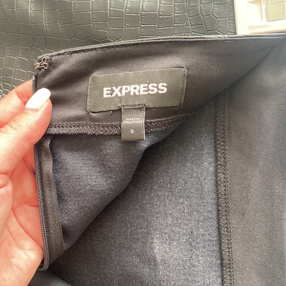 Snakeskin mini skirt from Express. Size 6. Stretchy and comfy! - Picture 2 of 2